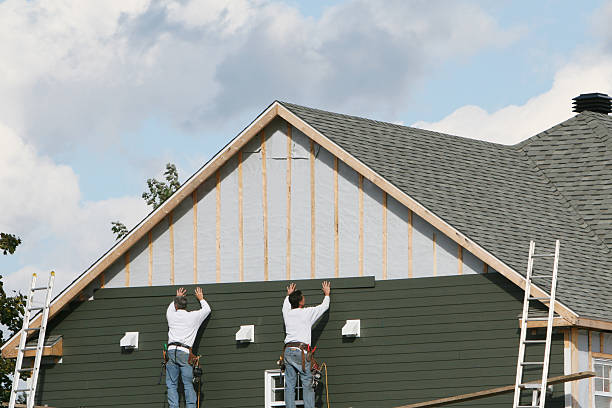 Professional Siding technician working in Newburg, MD